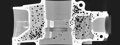 Image de tomographie rayon X révélant des porosités et bulles d'air internes dans une pièce industrielle